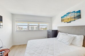 2 bedrooms, iron/ironing board, Internet, bed sheets