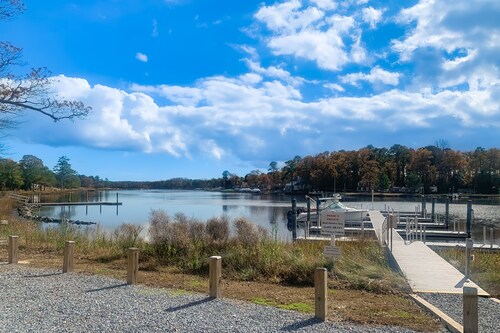 Coastal Escape with Incredible Sunsets – Boat, Fish & Play at Angola By The Bay!