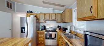 Angola By The Bay house w/shared pool, tennis & basketball courts