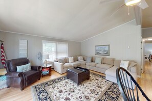 TV, foosball, table tennis - Coastal Escape with Incredible Sunsets – Boat, Fish & Play at Angola By The Bay! (Lewes)