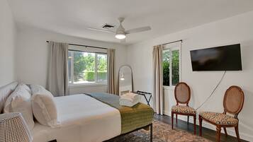 3 Schlafzimmer, Schreibtisch, Bügeleisen/Bügelbrett, Reisekinderbett