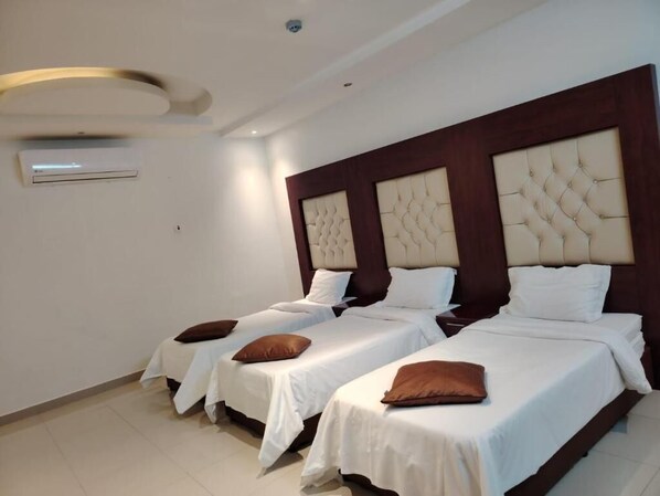 Junior Quadruple Room | Free WiFi - Rama Dubai Hotel Suites 1 (Riyadh)