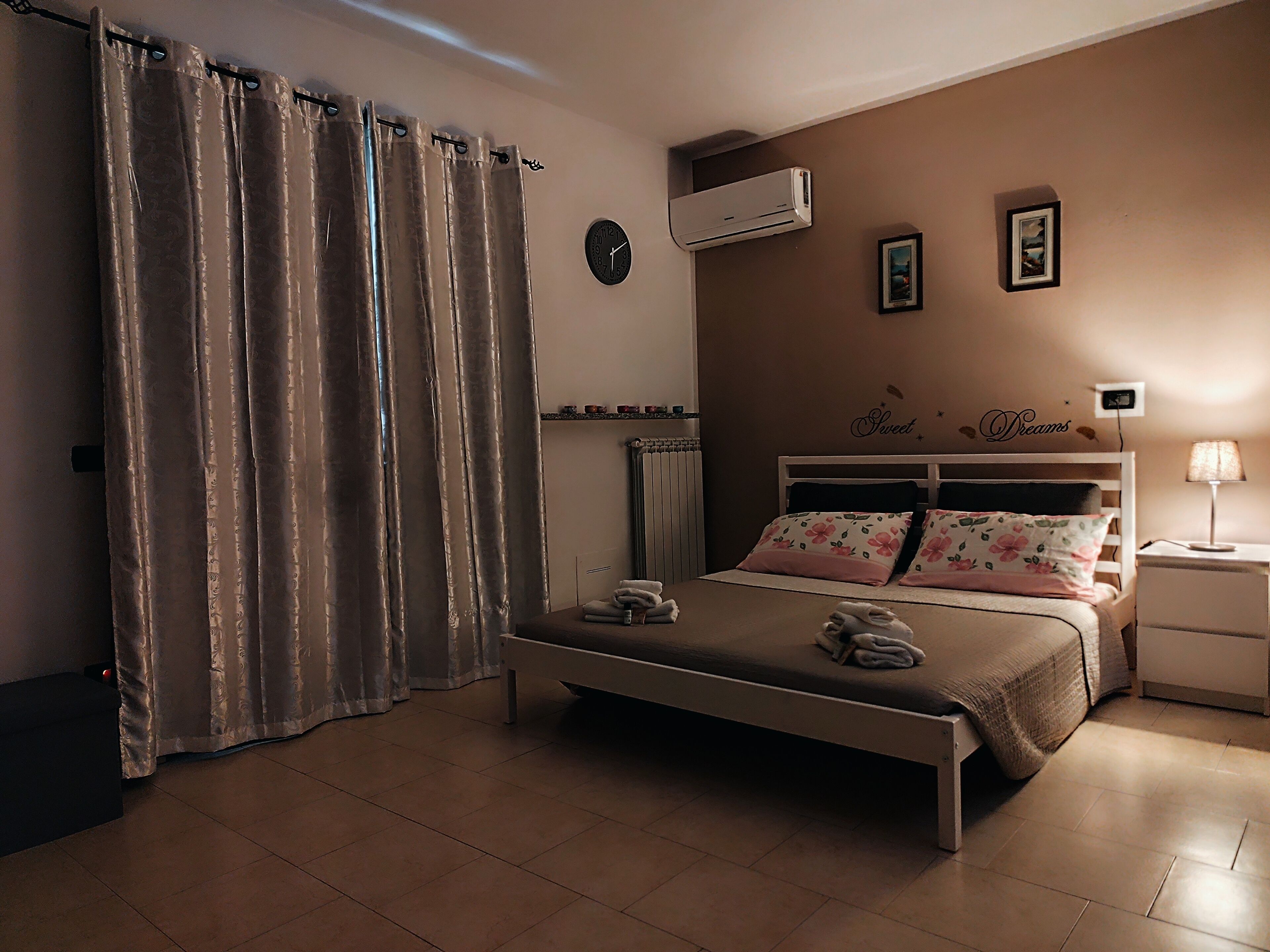 1 camera, ferro/asse da stiro, Wi-Fi, lenzuola