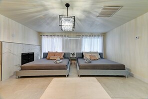 5 Schlafzimmer, Schreibtisch, Bügeleisen/Bügelbrett, kostenloses WLAN