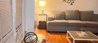 Elegant 5-Bedroom Riverside home with BBQ, AC, WiFi, Fitness, amenities and more