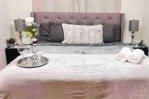 5 bedrooms, iron/ironing board, free WiFi, bed sheets