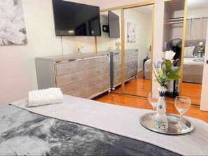 5 bedrooms, iron/ironing board, free WiFi, bed sheets