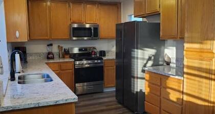 4 bedroom 3 bath Home Near Downtown Riverside