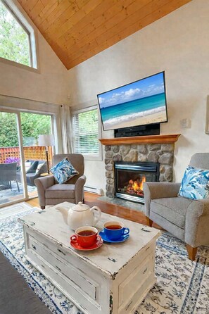 TV, fireplace - #110 Oceanside Village Resort: 3 BED/2 BATH with INDOOR Pool & Hot Tub (Parksville)