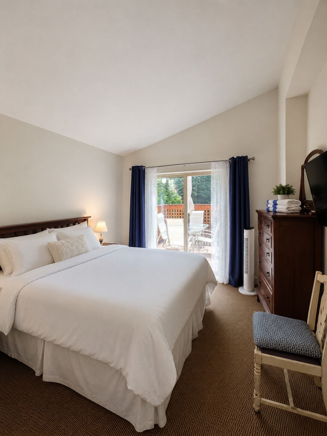 3 bedrooms, desk, iron/ironing board, free WiFi