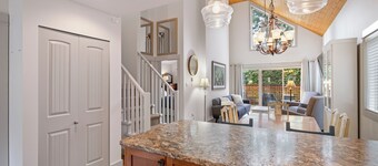 Oceanside Resort: 3 BED/2 BATH with INDOOR Pool & Hot Tub