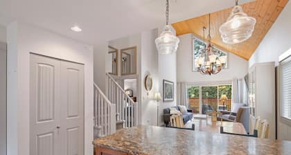Oceanside Resort: 3 BED/2 BATH with INDOOR Pool & Hot Tub
