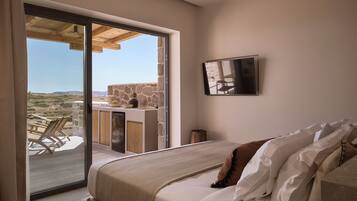 Hypo-allergenic bedding, minibar, in-room safe, soundproofing