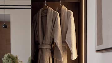 Suite, Private Pool | Hypo-allergenic bedding, minibar, in-room safe, soundproofing