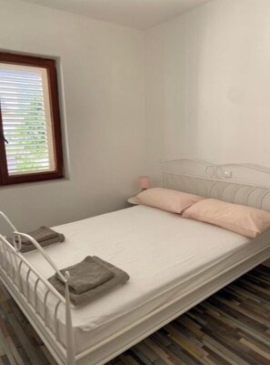 1 bedroom, iron/ironing board, WiFi