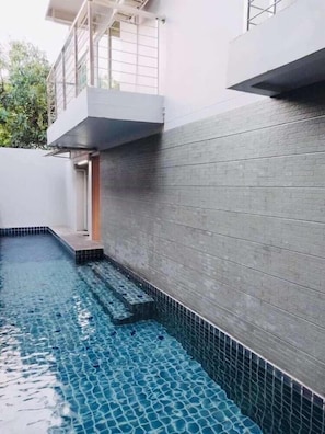 Hồ bơi ngoài trời 
