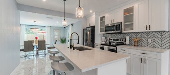 Stylish Seminole Heights Oasis w/ Pool, AC & WiFi located in the heart of Tampa