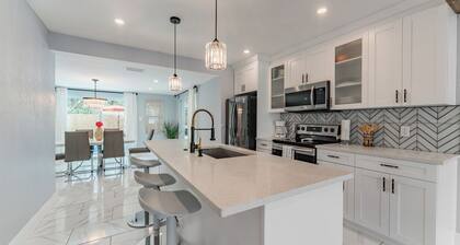 Stylish Seminole Heights Oasis w/ Pool, AC & WiFi located in the heart of Tampa