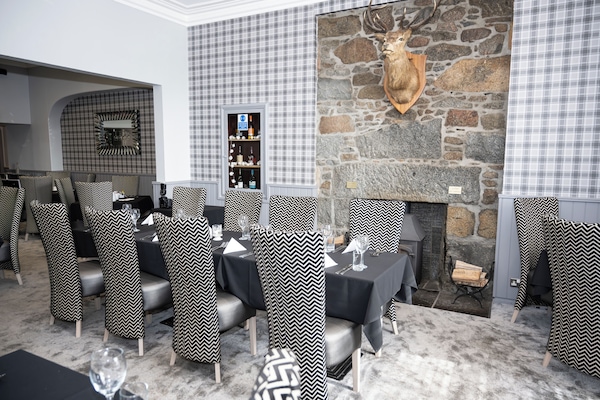 Breakfast and dinner served, British cuisine