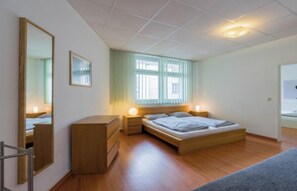 4 bedrooms, desk, iron/ironing board, free WiFi