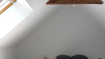 3 chambres, fer et planche Ă repasser, draps fournis