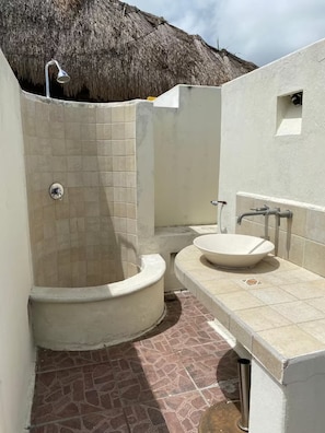 Shower, hair dryer, toilet paper - Penthouse 2BD 2BA w Private Rooftop w Plunge Pool. (Playa del Carmen)