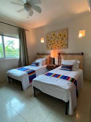 2 chambres, fer et planche à repasser, Wi-Fi gratuit, draps fournis