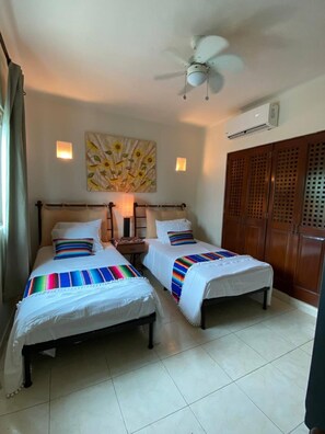 2 chambres, fer et planche à repasser, Wi-Fi gratuit, draps fournis