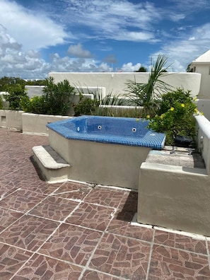 Bain à remous extérieur
