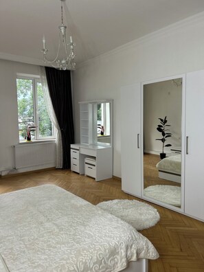 2 habitaciones, tabla de planchar con plancha, wifi y ropa de cama 