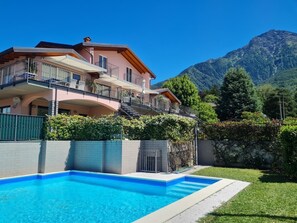 Pool - Two Bedroom Apartment with Lake View (Colico)
