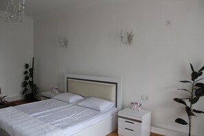 2 bedrooms, iron/ironing board, WiFi, bed sheets