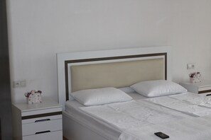 2 bedrooms, iron/ironing board, WiFi, bed sheets