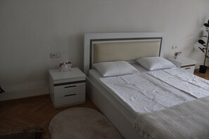 2 bedrooms, iron/ironing board, WiFi, bed sheets