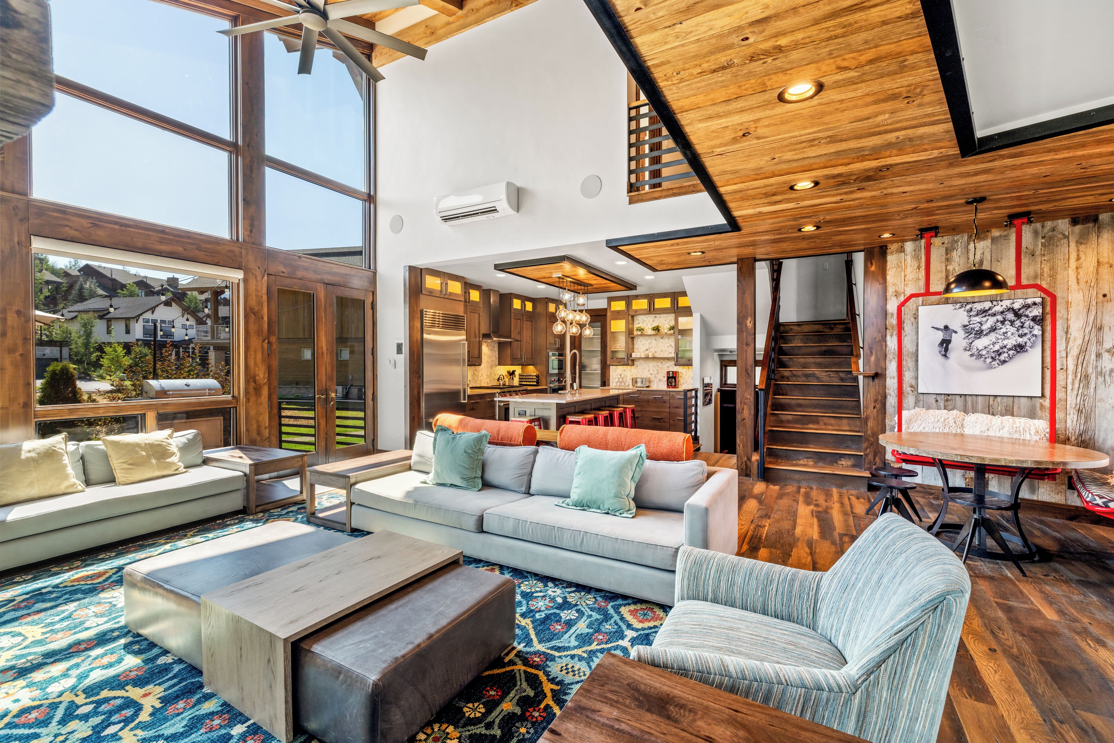 Smart TV, fireplace