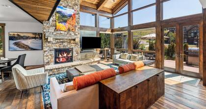Zandee Gallery Home with Stunning Mountain Views 1080