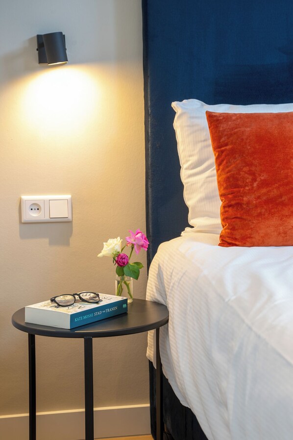 Deluxe Apartment, Balcony | Hypo-allergenic bedding, blackout drapes, iron/ironing board, free WiFi