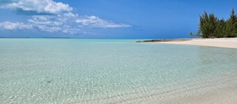 Luxury 4 bedroom home on Ocean Blvd w/ private access to the beach. Sleeps 14