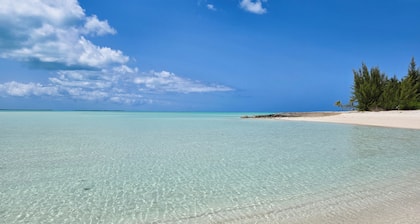 Luxury 4 bedroom home on Ocean Blvd w/ private access to the beach. Sleeps 14