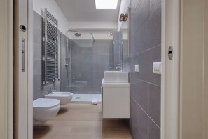 Classic Apartment, City View | Bathroom - Welcoming flats by Corso Como (Milan)