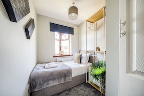3 bedrooms, iron/ironing board, free WiFi