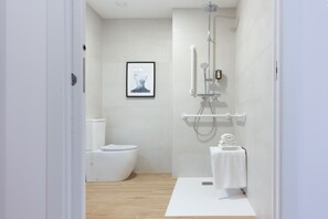 Basic Studio, Patio | Bathroom | Shower, hair dryer, towels