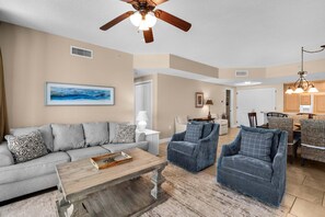 Kondominium, Beberapa Tempat Tidur (Portofino Island Resort 1-1003) | Area keluarga