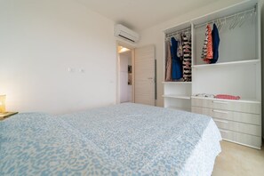 2 bedrooms, iron/ironing board
