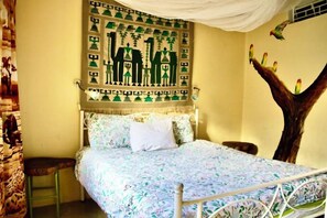 Free WiFi, bed sheets - Aloepark Art Hotel (Naivasha)