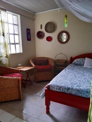 Free WiFi, bed sheets - Aloepark Art Hotel (Naivasha)