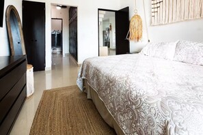 2 chambres, fer et planche à repasser, Wi-Fi gratuit, draps fournis