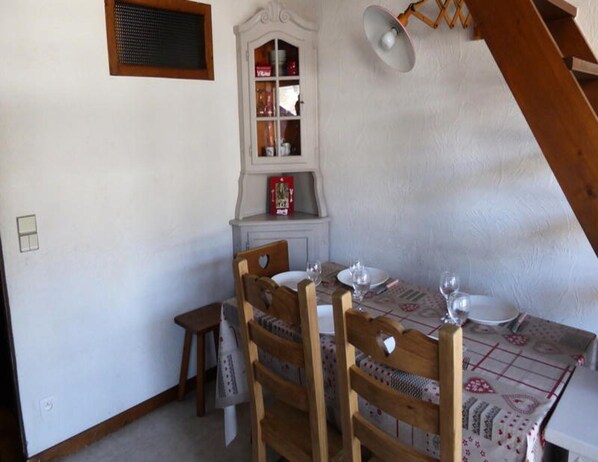 Dining - Residence Princess En Etraz Narcisse (Demi-Quartier)