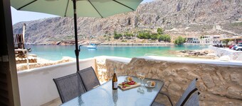 Captain Antonis - Authentic Seafront Living in Gerolimenas