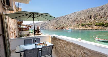 Captain Antonis - Authentic Seafront Living in Gerolimenas